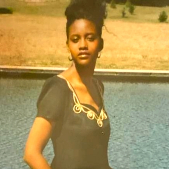 TruVine Design and Fashion Posher - Picture 2 of 4